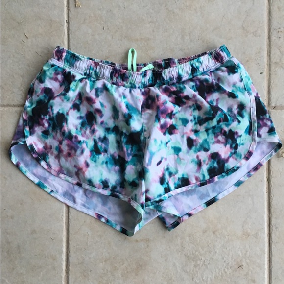 70s throwback short running shorts with drawstring - Picture 3 of 3